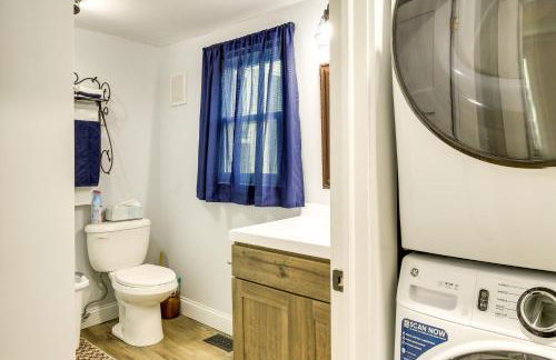 Peaceful Country Home in Serene Setting with Yard - Foto 22