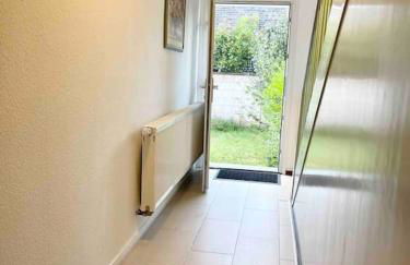 near Düsseldorf Messe and Airport, two Bedrooms, Parking, Kitchen and Garden - Photo 1