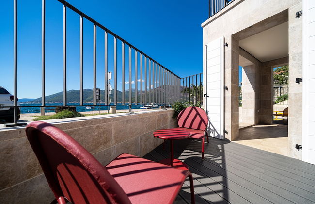 Villa Lastva is a Five Star Seafront Luxury Villa With Privite Pool - Foto 18