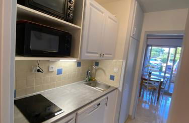 Joli studio climatisé au Port de Hyères - Proche Plages et Commerces - Linge de maison fourni - Foto 8