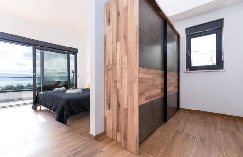 Villa Lavanda -semi-detached villa with a pool and a panoramic view, close to a sandy beach- by TRAVELER tourist agency Krk - Foto 24