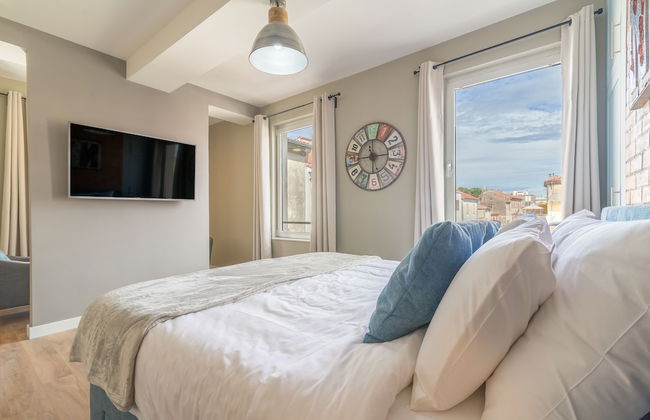 Luxurious Suites Elegance - Photo 11