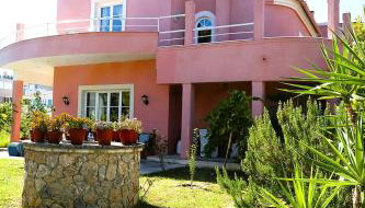 Private Villa AKOBARA, 2km from city center - Photo 1