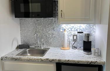 Couples Condo Retreat Overlooking Golf Course - Foto 20