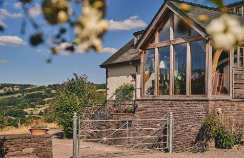 Luxury Spacious Country Home w/ Mountain Views - Photo 21