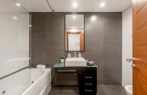 Modern 2 bedroom apt 20 min from city center - Foto 35