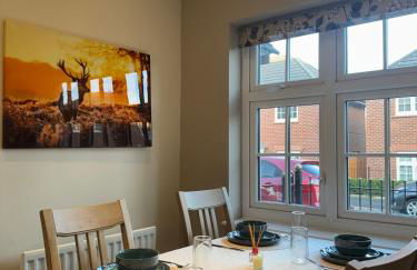 Large 3 Bed Home - Coop Live -Free parking - Foto 9