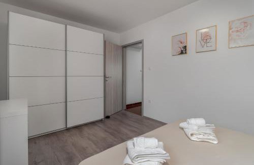 Aura Apartment - Photo 3