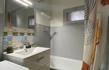 Charmant appartement cosy, terrasse proche des pistes et du centre du village - WIFI gratuit - Foto 15