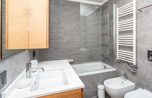 FLORA ALPINA EXPERIENCE - "Ski-to-Door" Brand New Chalet Apartments with Indoor Garage and Mountain View - Foto 44