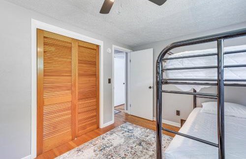 Fish, Hike and Golf Leisurely Navarre Home with Yard! - Foto 17