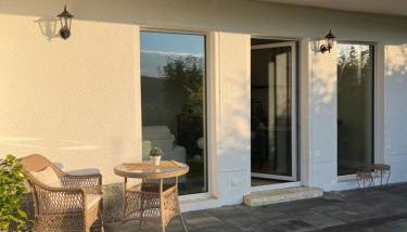 Moderne Ferienwohnung mit Terrasse und Gartenblick - Foto 2