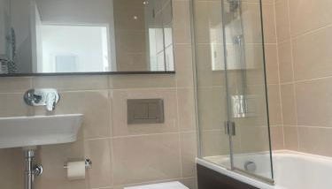 2BR 2BA Top Floor Penthouse Apartment in RG2 - Ideal for Business Travellers & Contractors, Free Parking & Sleeps Up To 6 - Foto 3, Shower