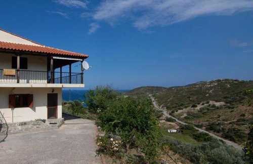 Overlooking Cheromilos - Foto 22