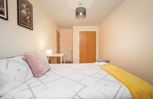 2BR Apartment with Parking Near Southside and Queens Park - Foto 15