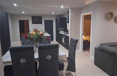 3 Bed Penthouse, 2Free Parking Spaces Close to BHX NEC - Foto 2