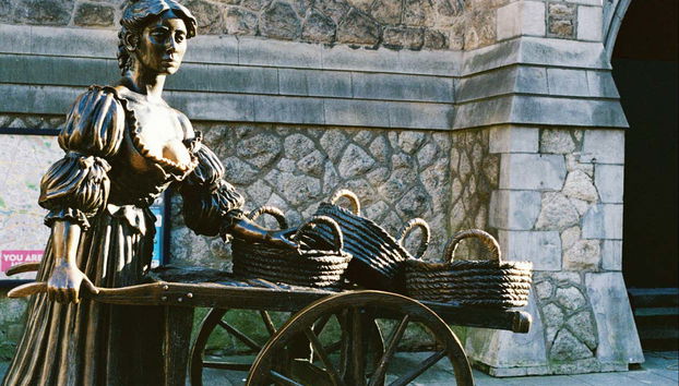Molly Malone Statue