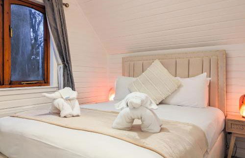 Boann 5 - Hot Tub-Hunting Tower Lodges-Luxury-Families-Romantic - Photo 5