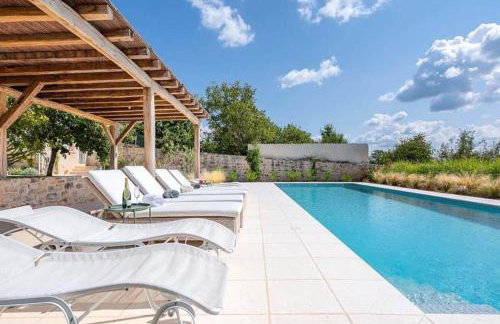 Villa Charlotte for 14 persons with 73m2 Pool in Central Istria - Daily Housekeeping & Breakfast Service - Foto 15