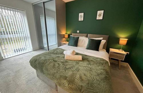 Luxury Canal-side Apartment, Hemel Hempstead, Free parking, Perfect for Contractors - Foto 7