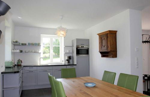 wassernahes Ferienhaus mit Meerblick und Schwimmbadnutzung in Sellin - Ferienhaus Rohrweihe - Foto 11