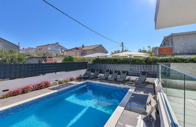 Expansive Retreat With Private Pool & Bbq, Near the Beach - Foto 36