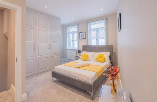 Spacious 3BR Home by D3 Short Stay, Sleep 9, Free WIFI & Parking - Foto 14