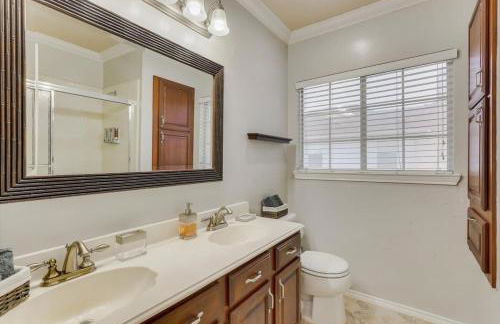 Amazing Modern Spacious Home with Pool - Foto 29