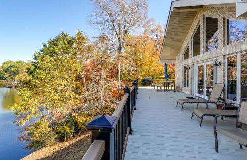 Lakefront Haven with Hot Tub and Game Room in Hickory! - Foto 34