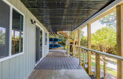 River Refresh - Waterfront with Spa on Placid Bay Luxury Vacation Rental by B Michaels Escapes - Foto 46