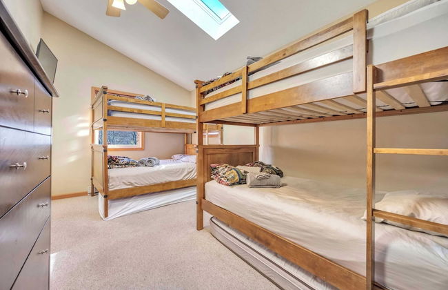 Pocono Pinnacle by Avantstay Steps to the Lake, Game Room, Large Deck - Foto 9