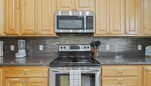 The Splash Pad Sleeps 13 w Pool Patio and Garage - Foto 3