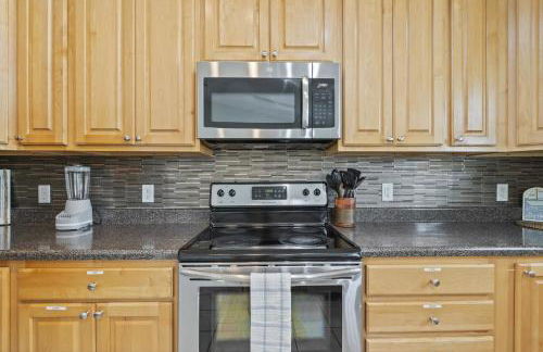 Escape to Paradise w Saltwater Pool 25 Min to PCB - Foto 9