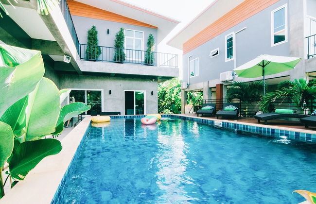 Villa Rajapruek Entire 3 villas 7 bedrooms near airport - Photo 1