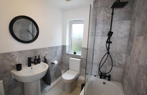 4 Bedroom House Near Manchester Airport, Wythenshawe Hospital and Trafford Centre - Foto 13
