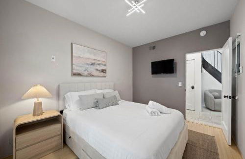 City Lights and Rooftop Nights by Rather Be Properties - Foto 18