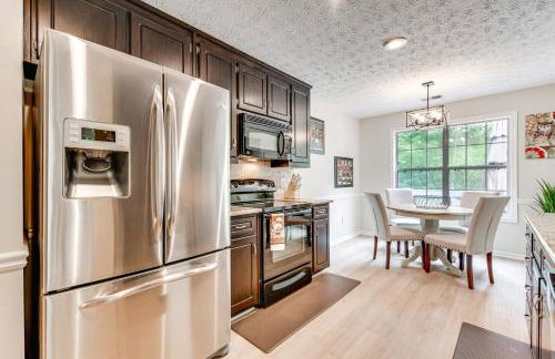 Game Room and Peaceful Deck Dacula Family Home - Foto 6