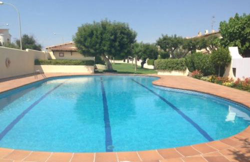 Casa adosada con barbacoa cerca de la playa - Foto 1