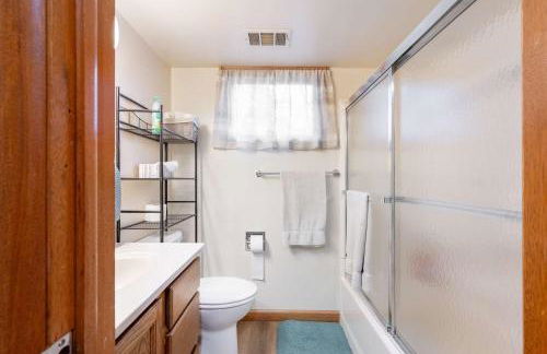 Spacious 4BR Home with BBQ Yard Near Golf Course - Foto 28