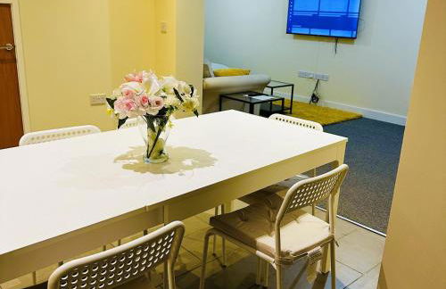 Stunning 5-Bed House in Peterborough host 15 g - Foto 25