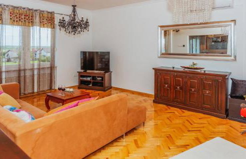 Beautiful Home In Dugo Selo With Wifi - Foto 27