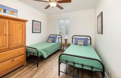 Relaxing Lakeview Stay Near Beach w Pool - Foto 5