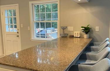 Lux Family Xcape with HotTub Fireplace Deck BBQ - Foto 4