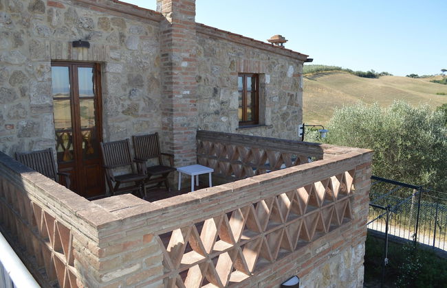 House With Private Garden in the Crete Senesi - Photo 18