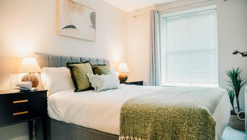 Modern Central 2 Bed Apartment with Parking - Foto 3