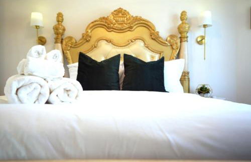 Stunning Waterfront 3BR Retreat - Perfect Getaway - Foto 32