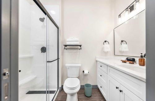 Bold and Bright Stay with Cher & Etta James Flair - Foto 10