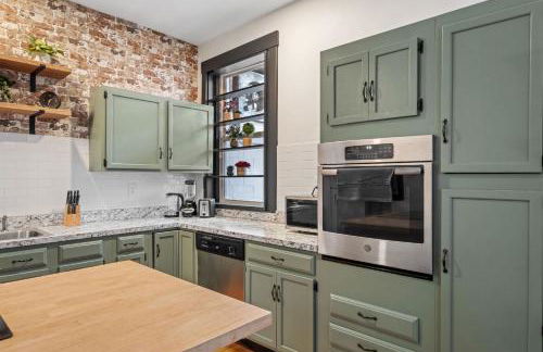 Cozy Home near Downtown - Close to Nulu - Sleeps 6 - Foto 38