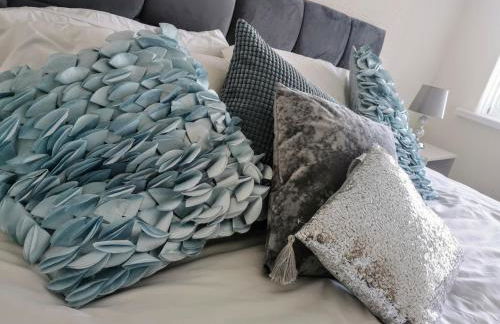 Goldthorn Wolverhampton sleeps 5 long term comfortably and families - Foto 5