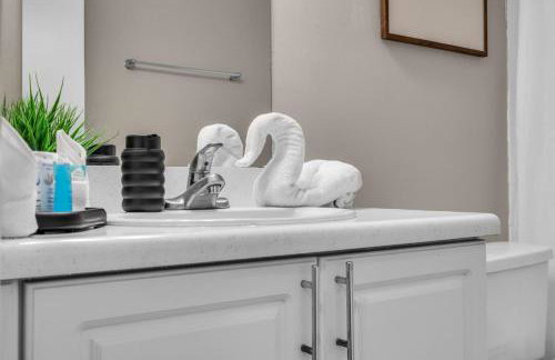 Stylish 2BR in North Miami with Free Parking - Foto 17